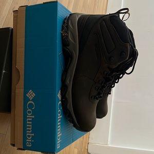 Columbia men waterproofed hiking shoes